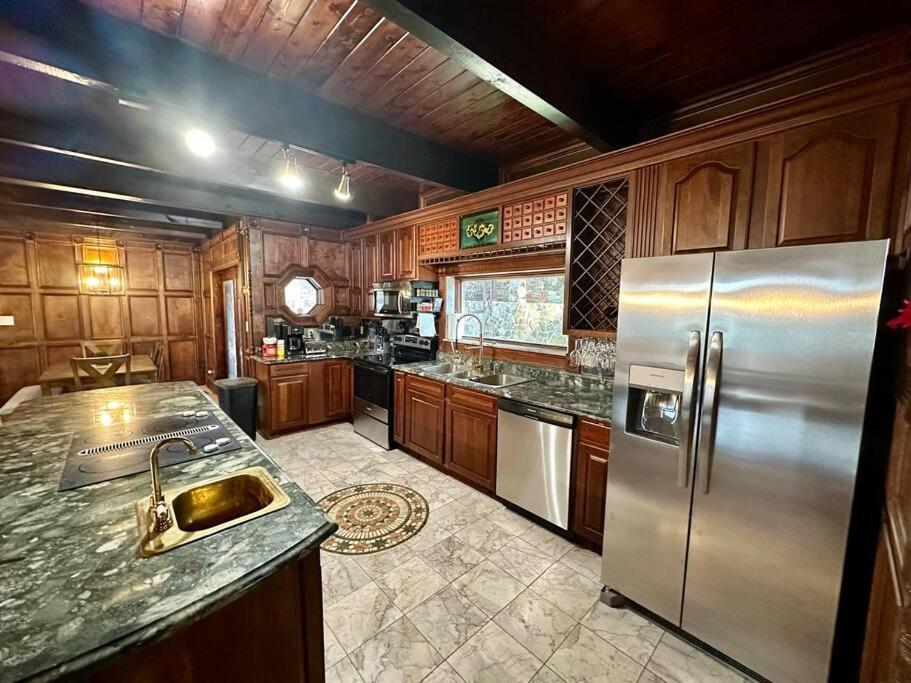 5 Bedroom Estate Near Casino And Downtown บริสตอล ภายนอก รูปภาพ